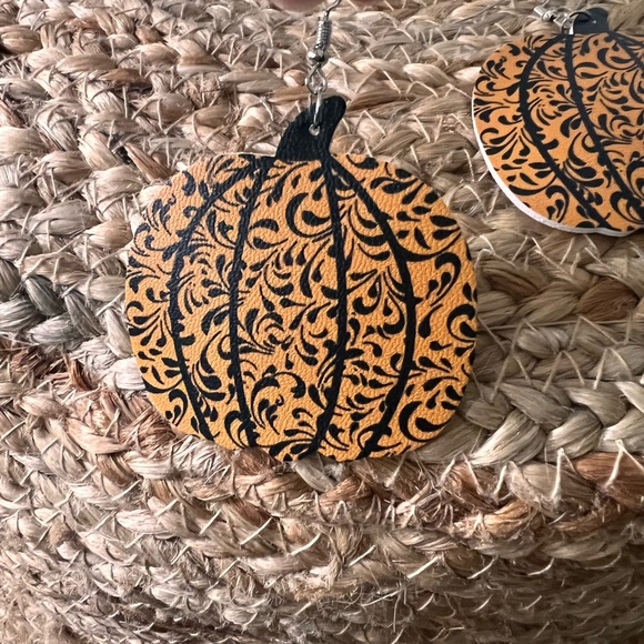 Pumpkin Earrings - Picture 3 of 4